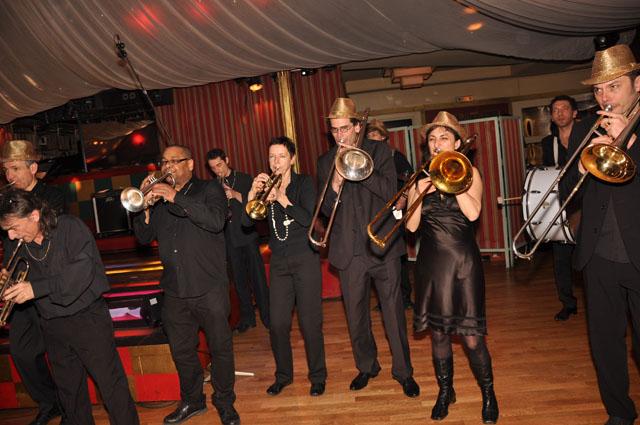 min 2011 03 08 mardi brass band 286